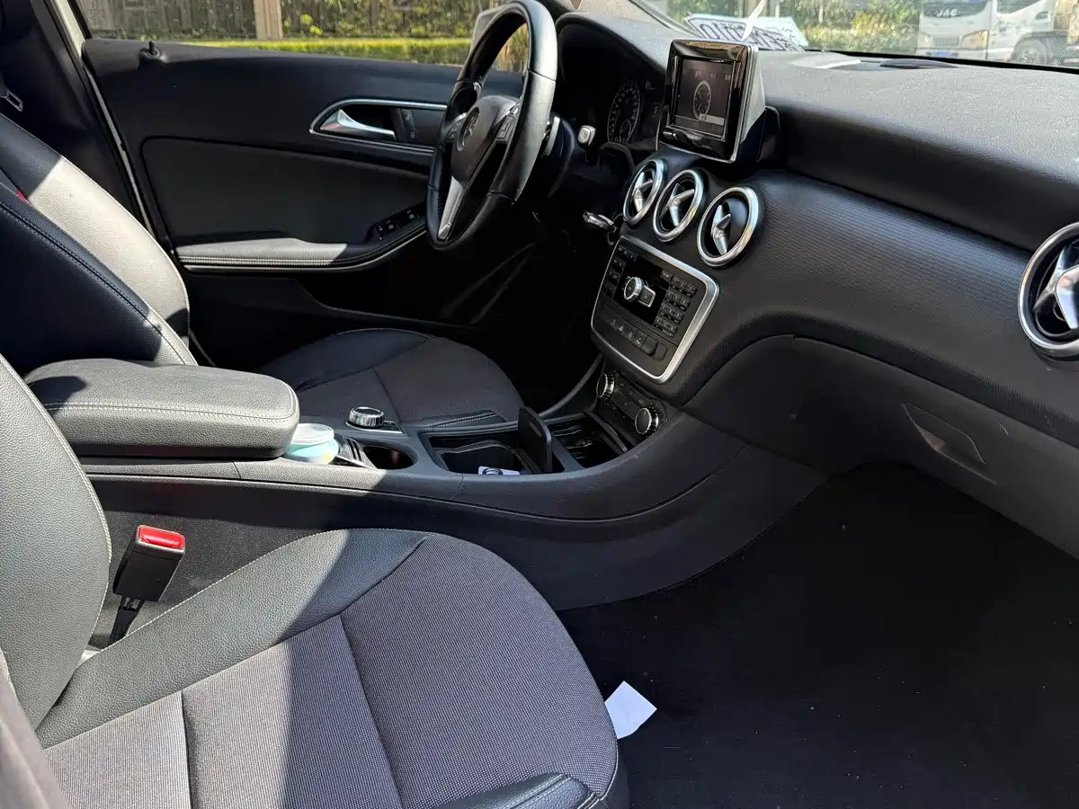 Mercedes-Benz A-Class (Import) 2015 A 180 фото 11