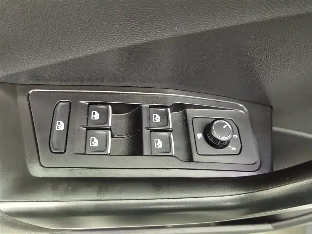 Volkswagen T-ROC 2019 280TSI DSG 2WD Comfort Version China VI фото 9