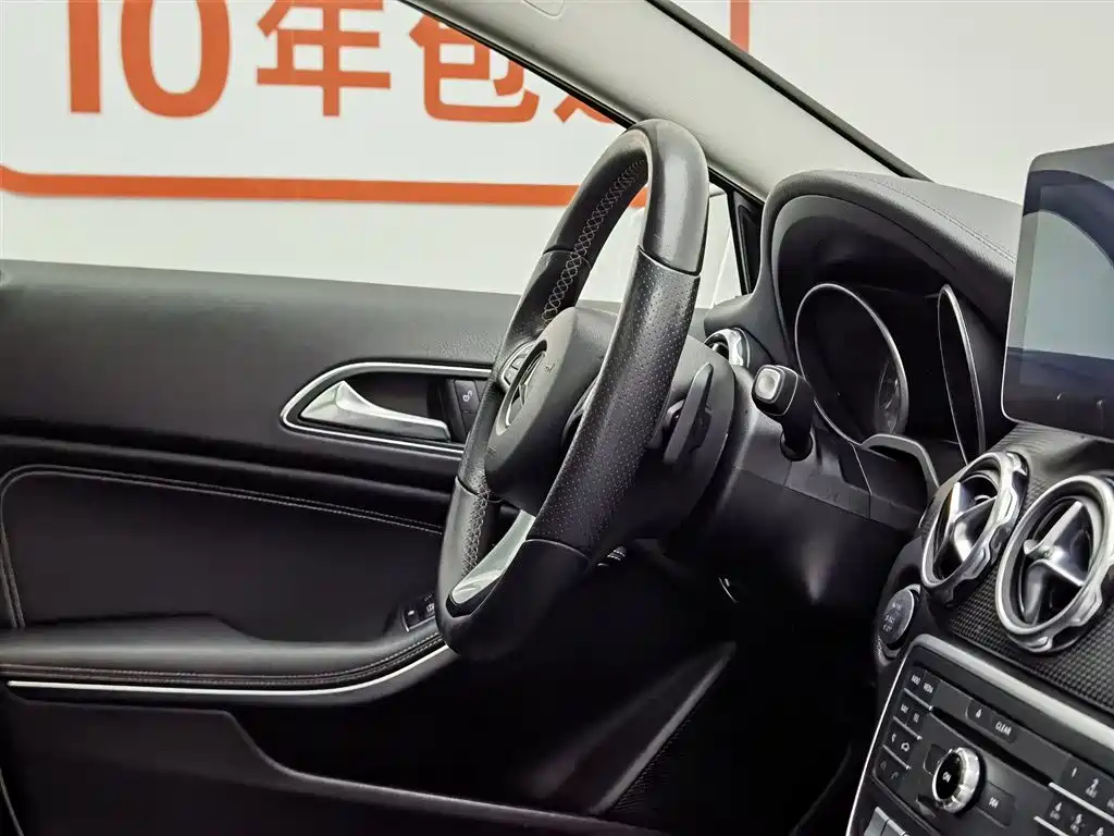 Mercedes-Benz GLA 2017 GLA 200 Fashion фото 22