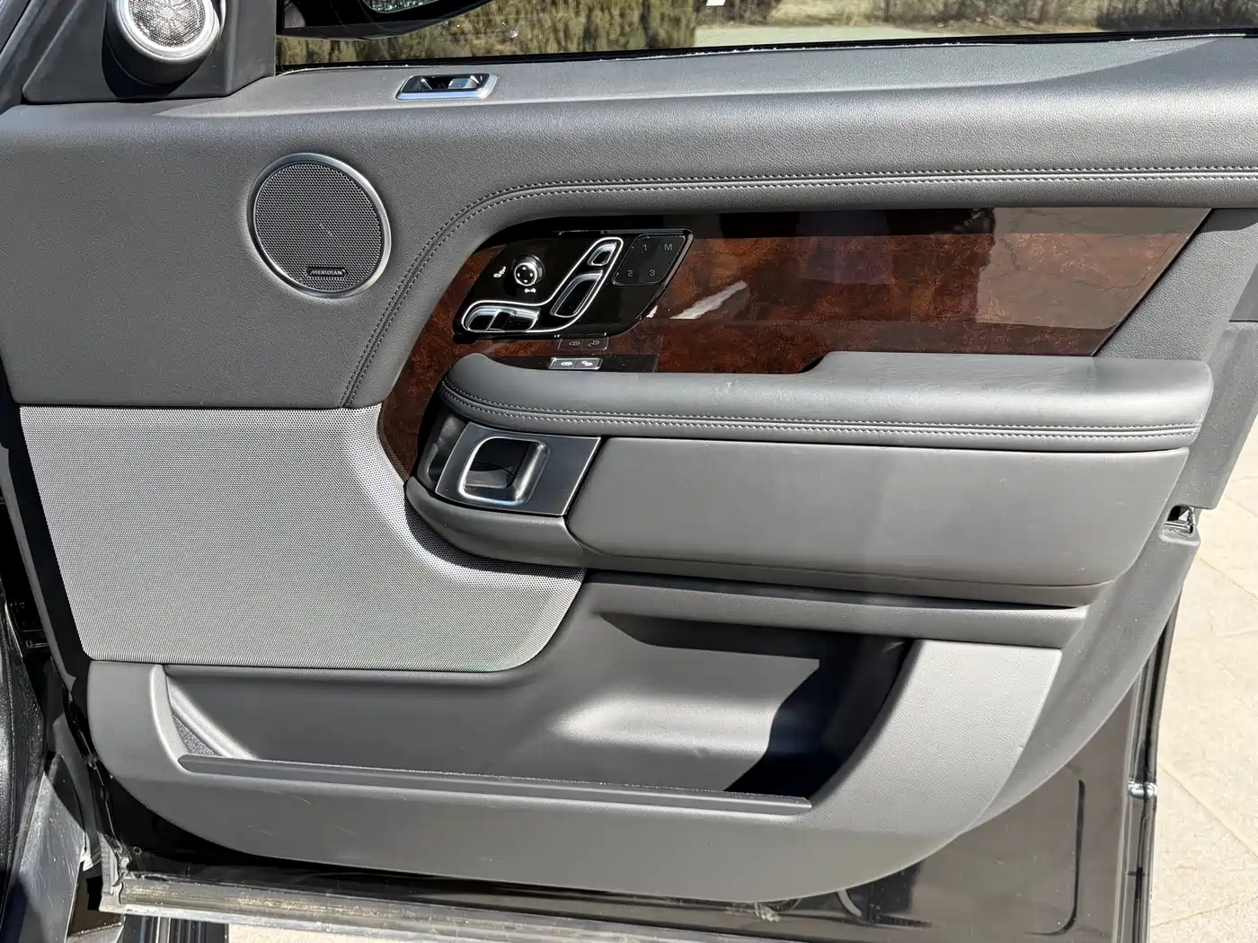 Land Rover Range Rover 2020 3.0 L6 Heritage Edition фото 19