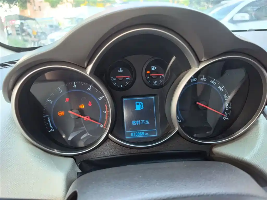 Chevrolet Cruze 2015 1.5L Classic SE MT фото 12