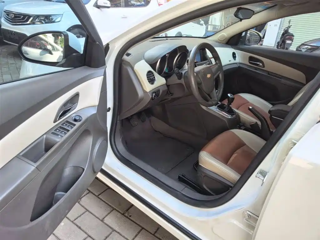Chevrolet Cruze 2015 1.5L Classic SE MT фото 16