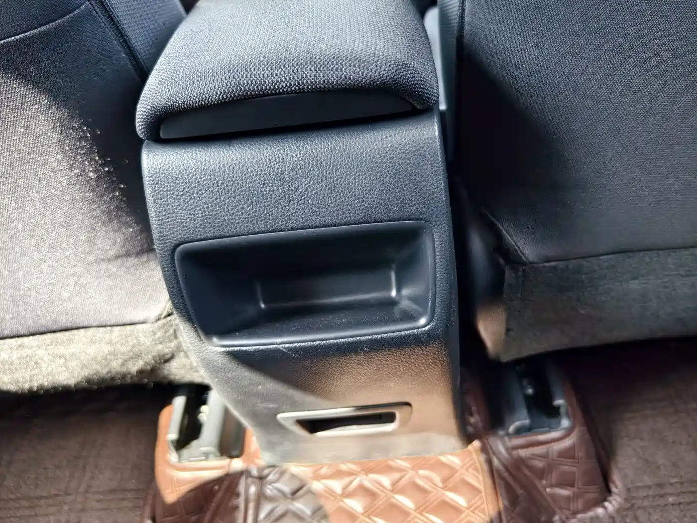 Toyota Frontlander 2024 2.0L CVT Elite Edition фото 10