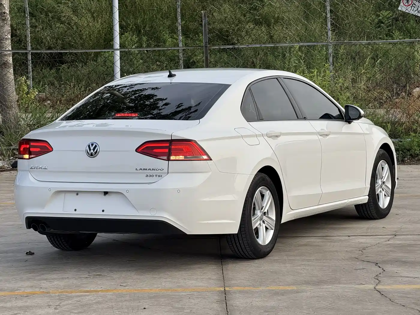 Volkswagen Lamando 2017 230TSI DSG Trend Edition фото 6