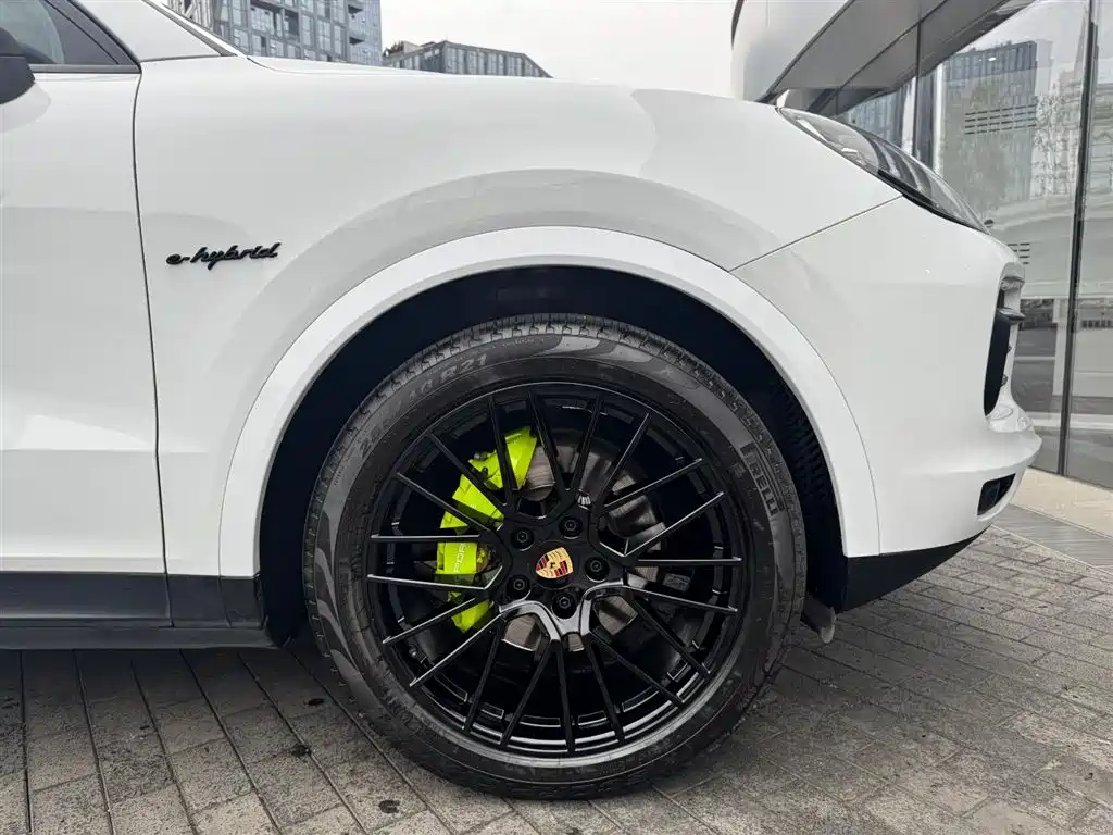 Porsche Cayenne New Energy 2023 Cayenne E-Hybrid 2.0T Platinum Edition фото 17