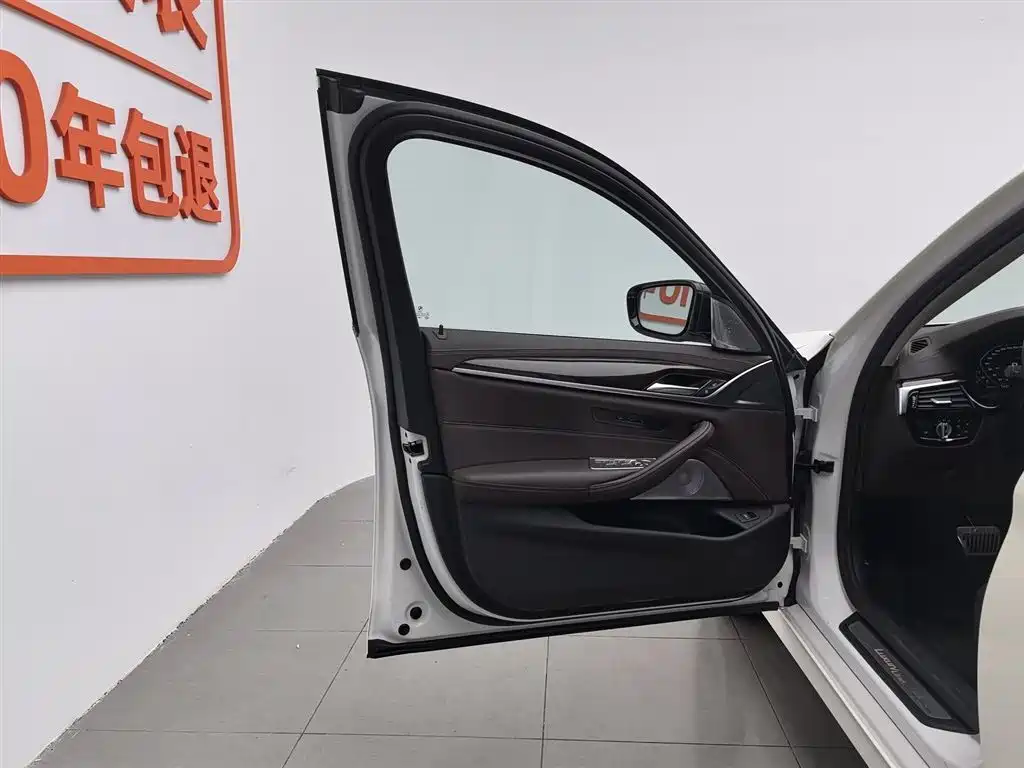 BMW 5 Series 2020 525Li Luxury Package фото 8