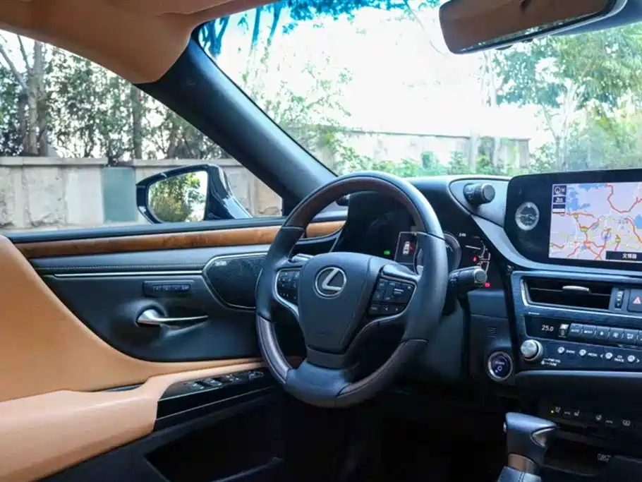 Lexus ES 2021 300h Executive Edition фото 17