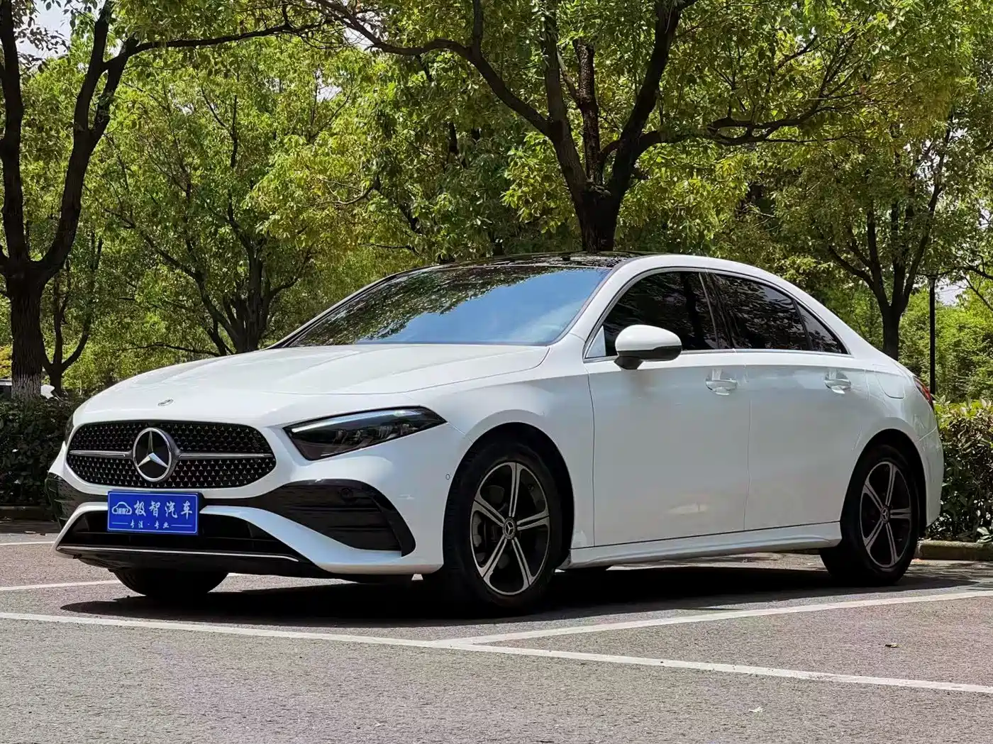 Mercedes-Benz A-Class 2025 A 200 L Fashion Edition