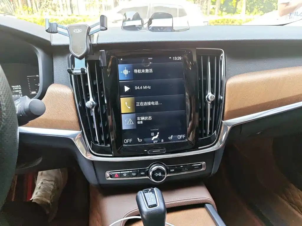 Photo 9 - Volvo S90