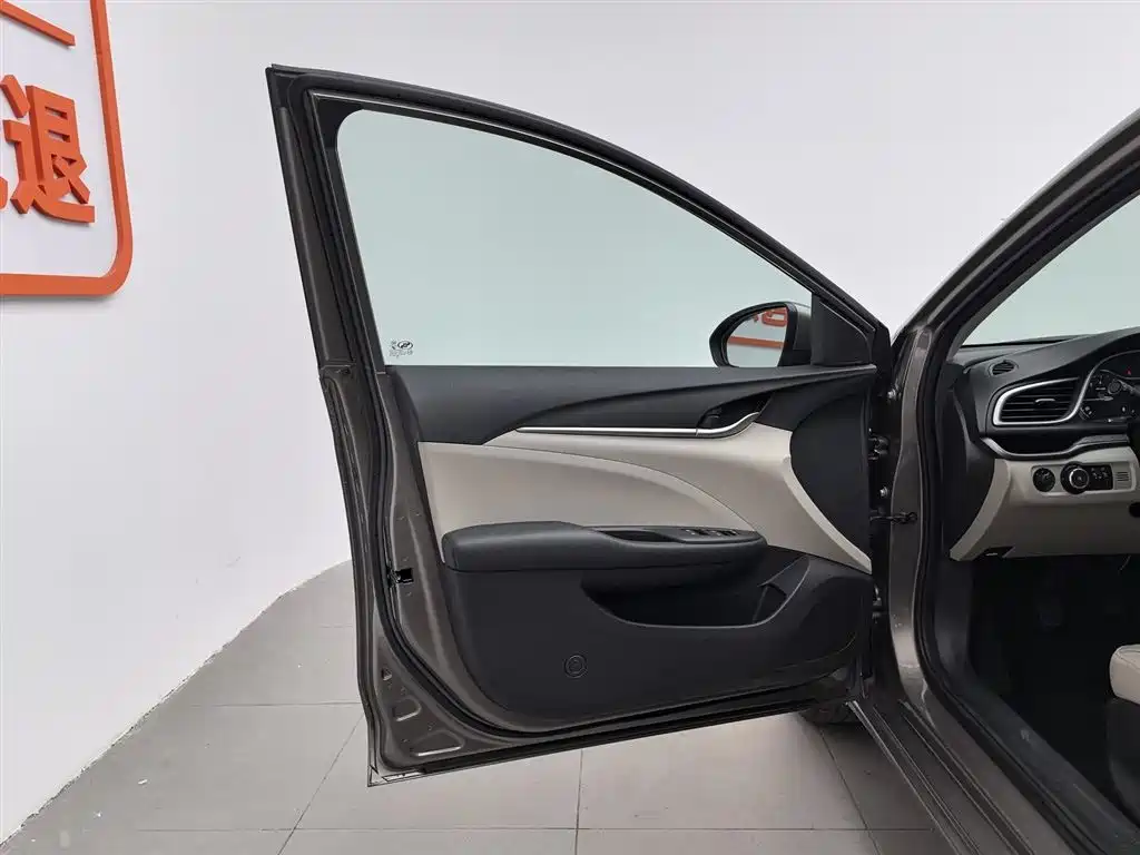 Buick Excelle 2019 15T Manual Elite Type China VI фото 8