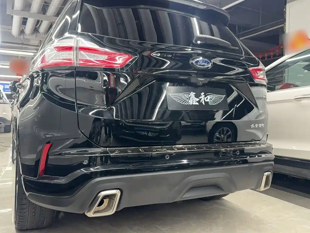 Фото 9 - Ford Edge