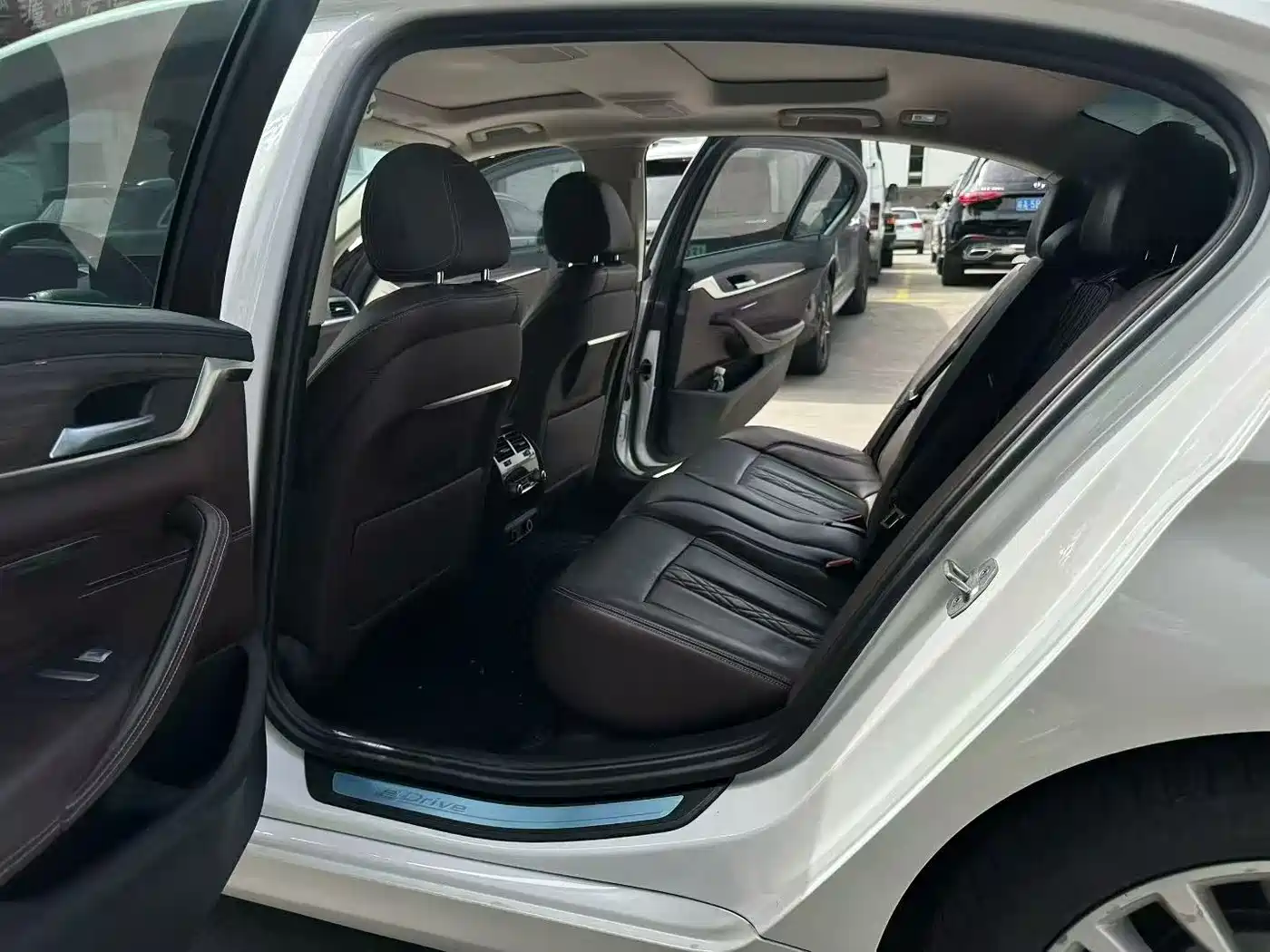 BMW 5 Series New Energy 2019 530Le Luxury Package фото 5