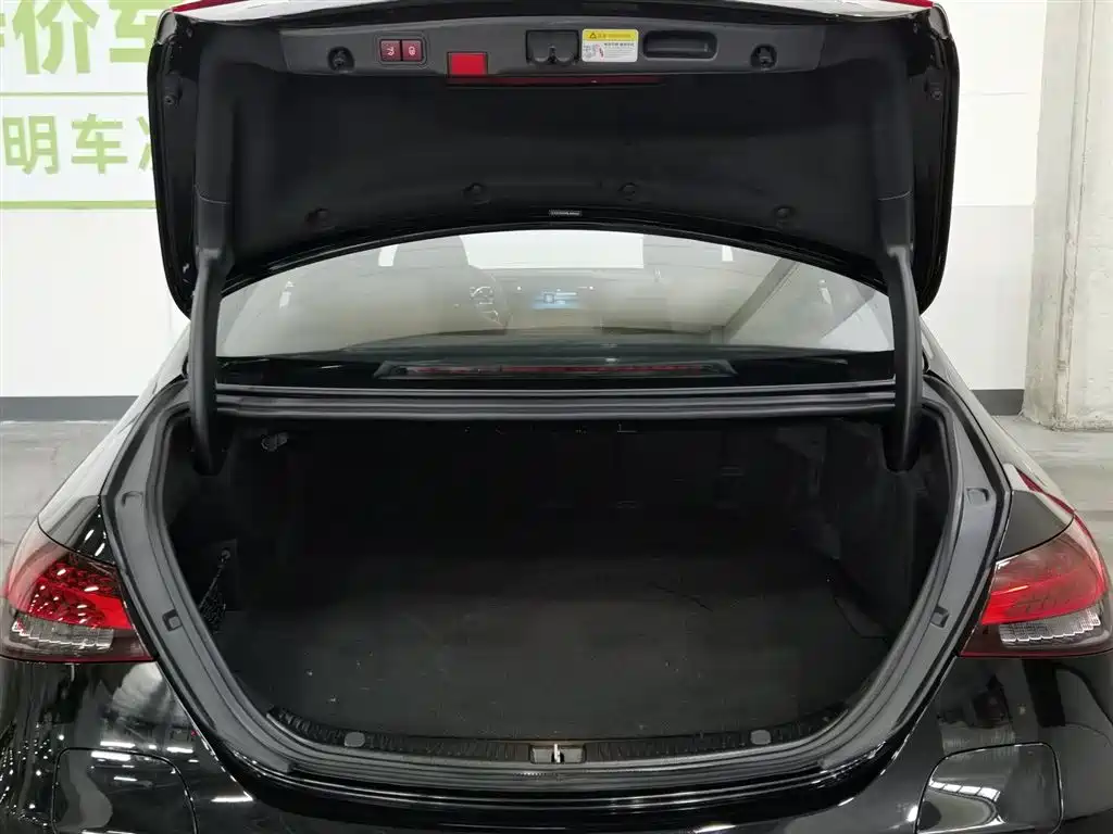 Mercedes-Benz E-Class New Energy 2022 Facelift E 350 e L Plug-in Hybrid Sport Sedan фото 16
