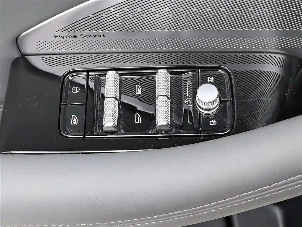 Geely Galaxy Galaxy A7 2025 EM-i 150km Premium Edition фото 9