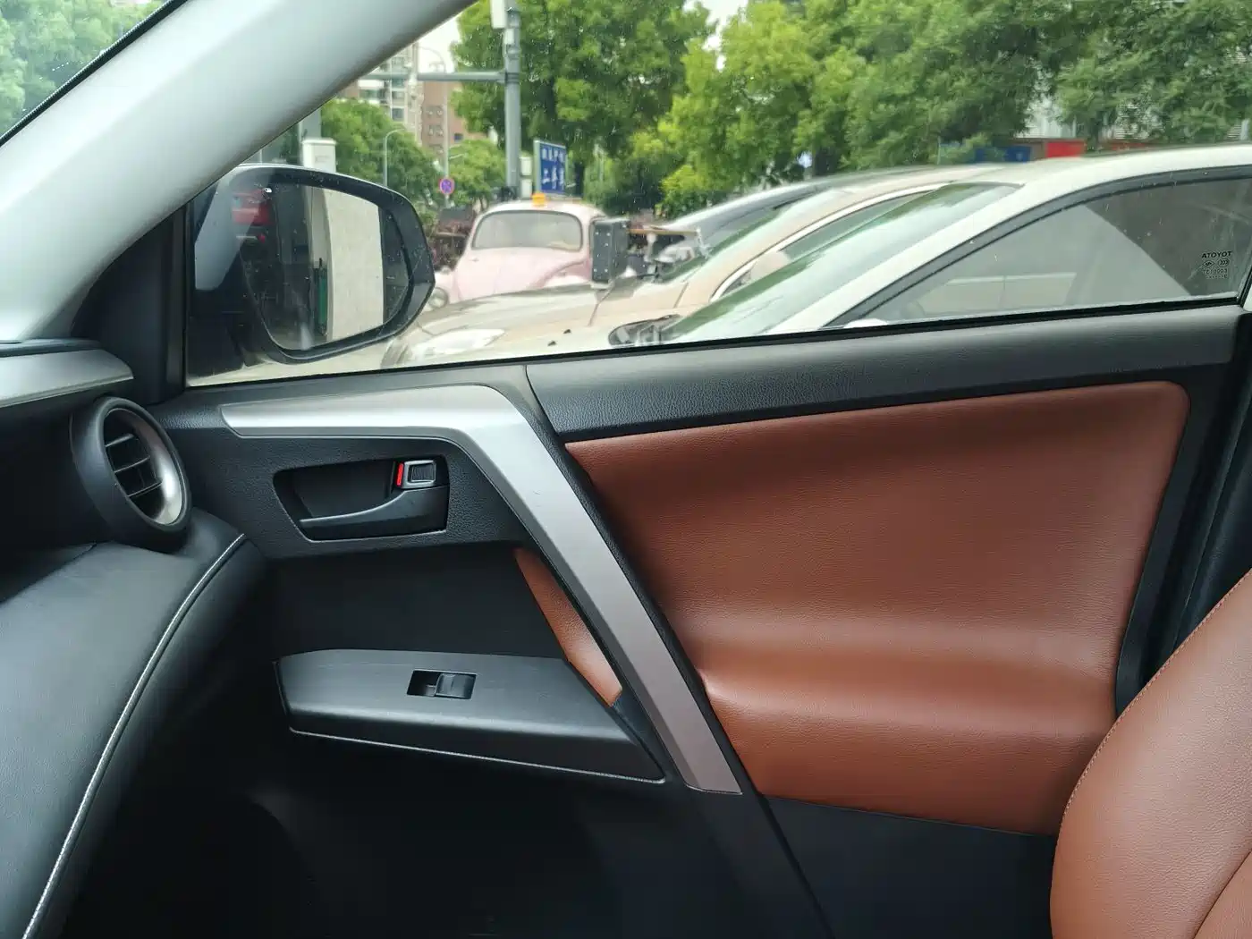Toyota RAV4 Rongfang 2019 2.0L CVT 2WD Zhishang Edition China VI фото 7