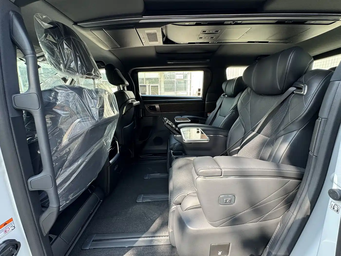 Toyota Alphard 2025 Hybrid 2.5L Ultimate Gold Edition фото 11