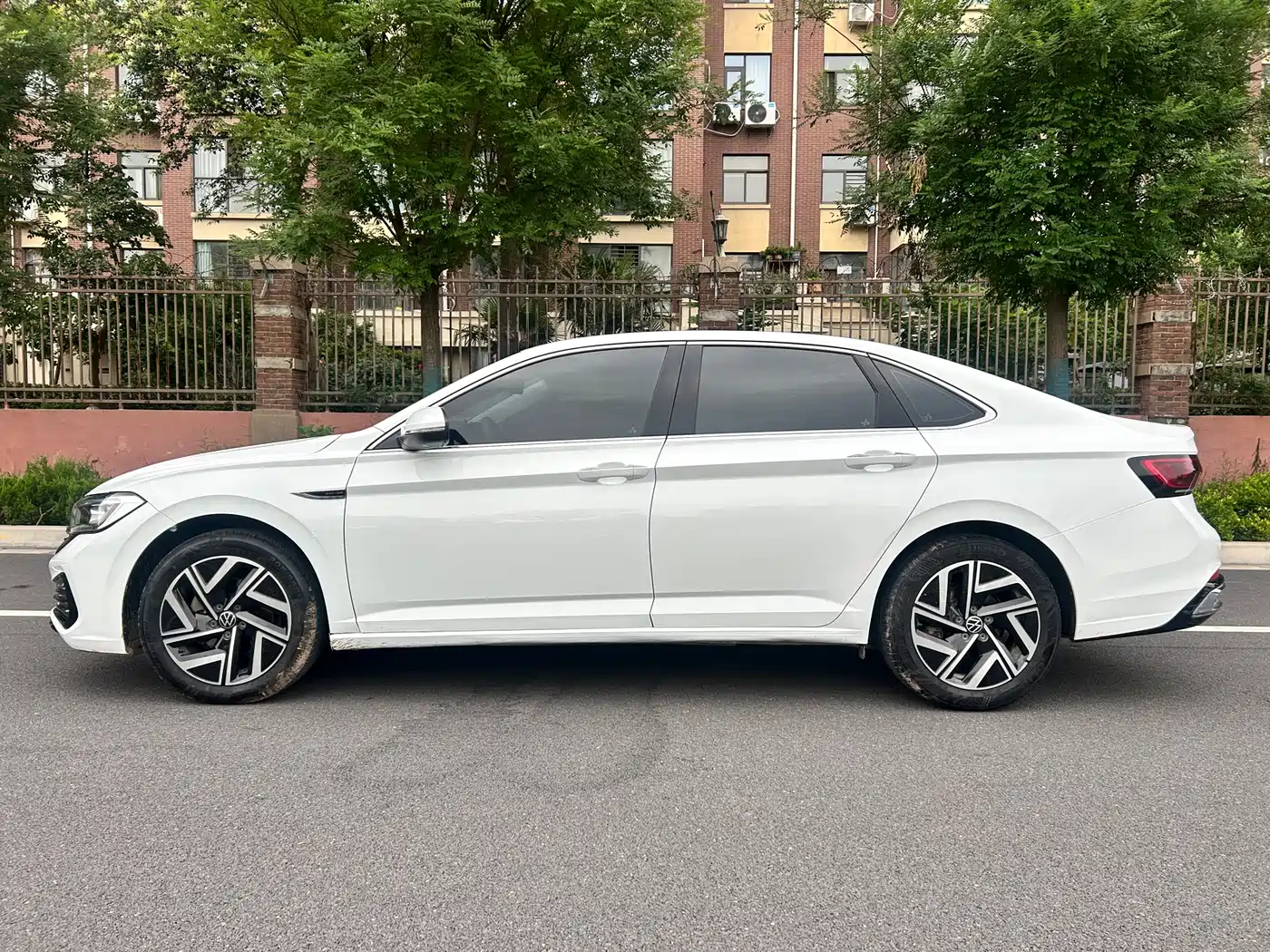 Volkswagen Sagitar 2023 300TSI DSG Surpassing Edition фото 5