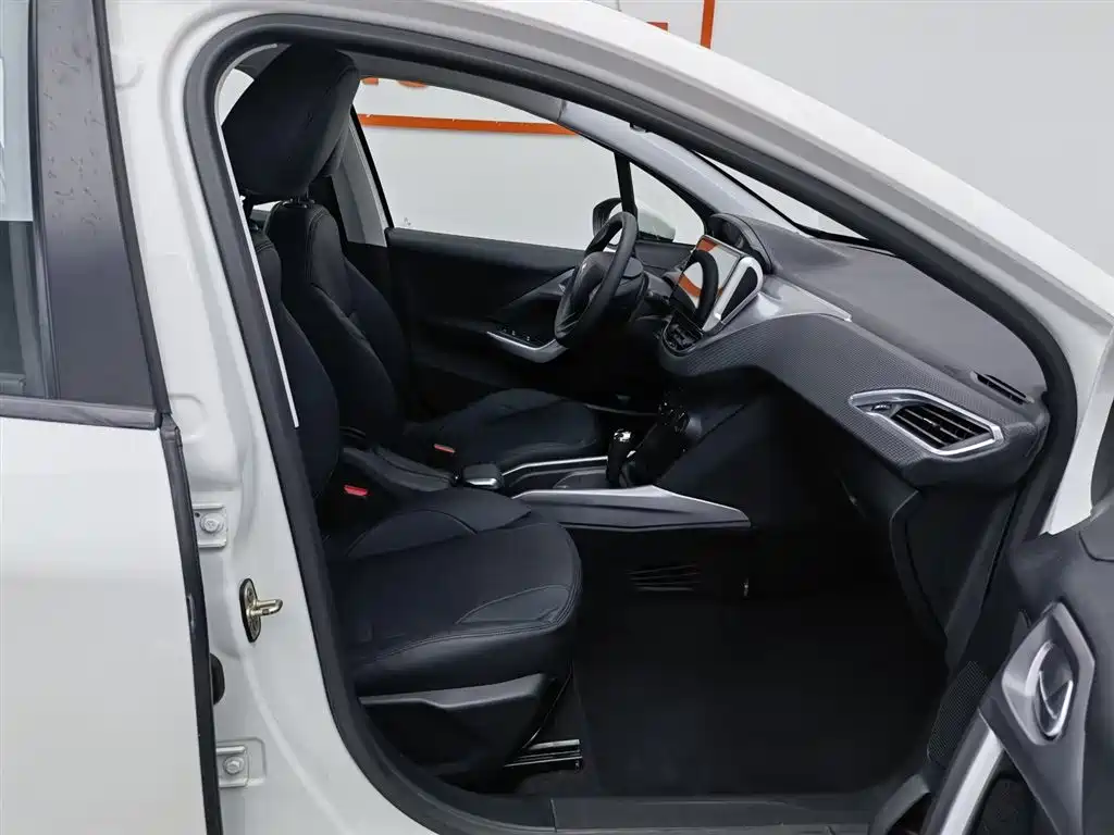 Peugeot 2008 2014 1.6L Automatic Trend Edition фото 23