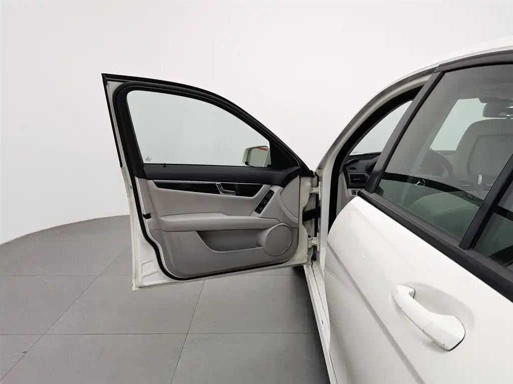 Mercedes-Benz C-Class 2010 C 180K Classic фото 8