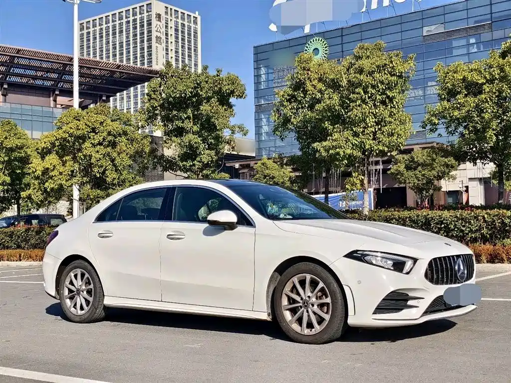 Mercedes-Benz A-Class 2019 Facelift A 200 L Sports Sedan фото 11