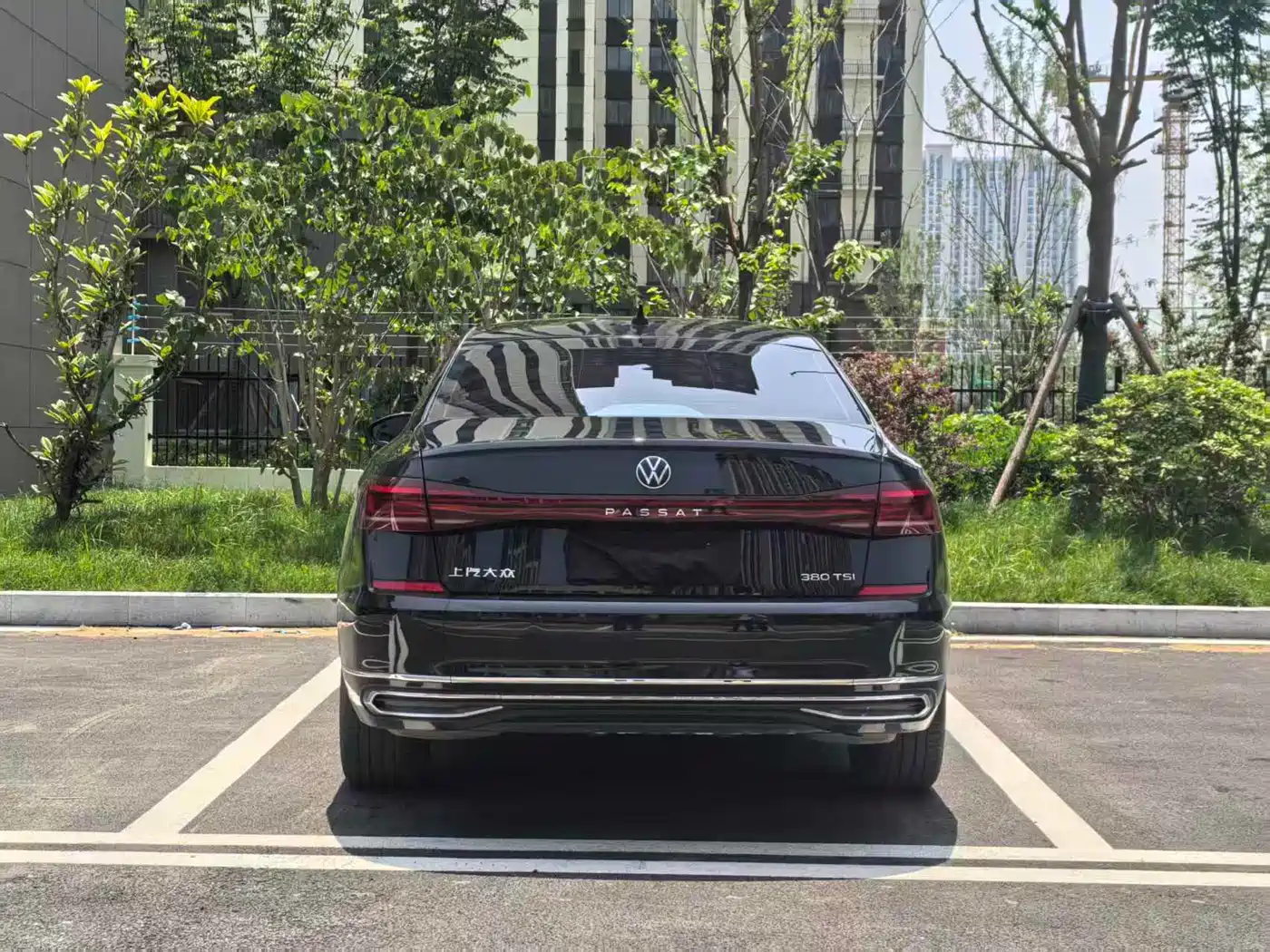 Volkswagen Passat 2025 Outstanding 380TSI Dragon Soaring Edition фото 8