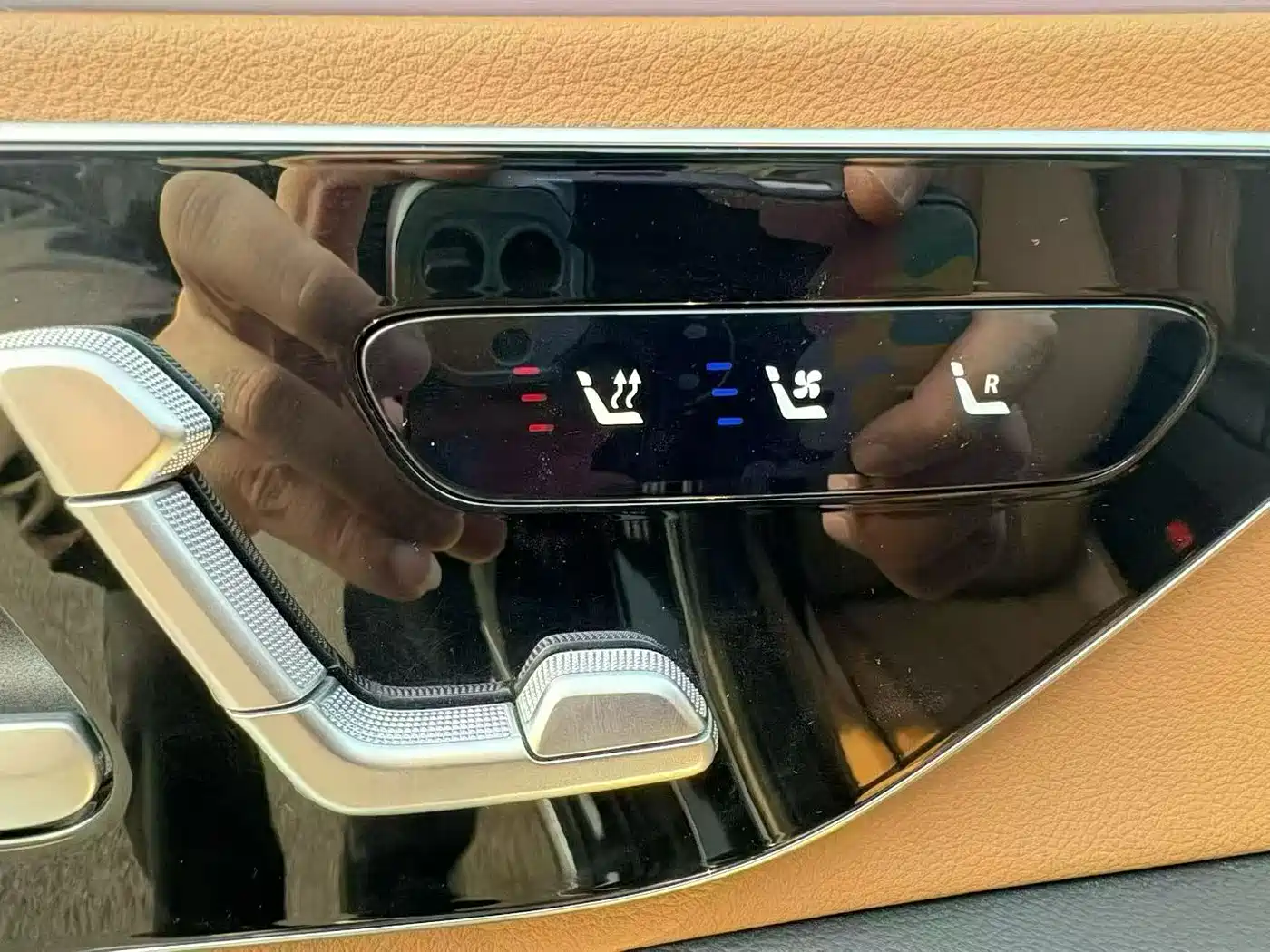 Mercedes-Benz E-Class 2024 E 300 L Fashion фото 8