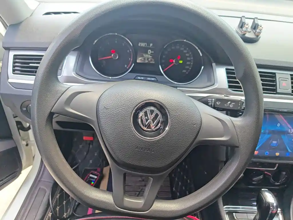 VOLKSWAGEN BORA