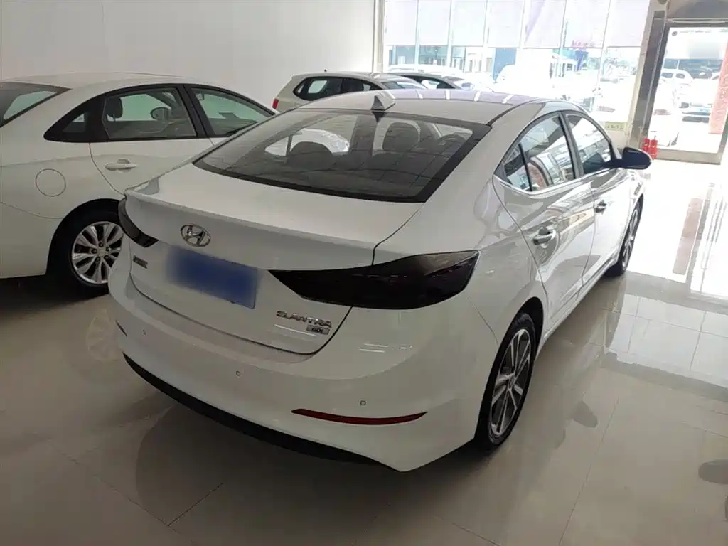 Hyundai Elantra 2016 Model 1.6L Automatic Smart Elite фото 7