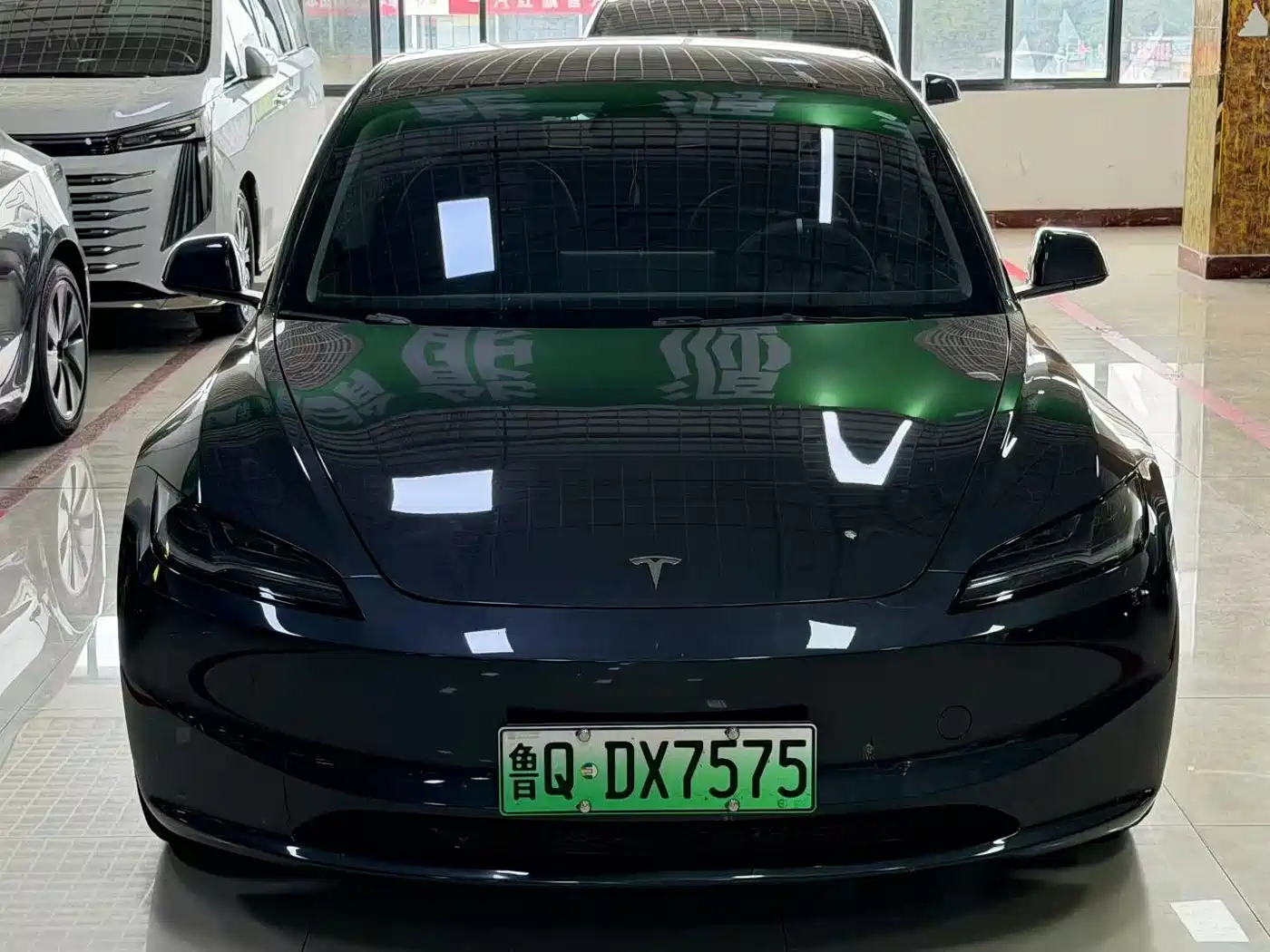 Фото 1 - Tesla Model 3