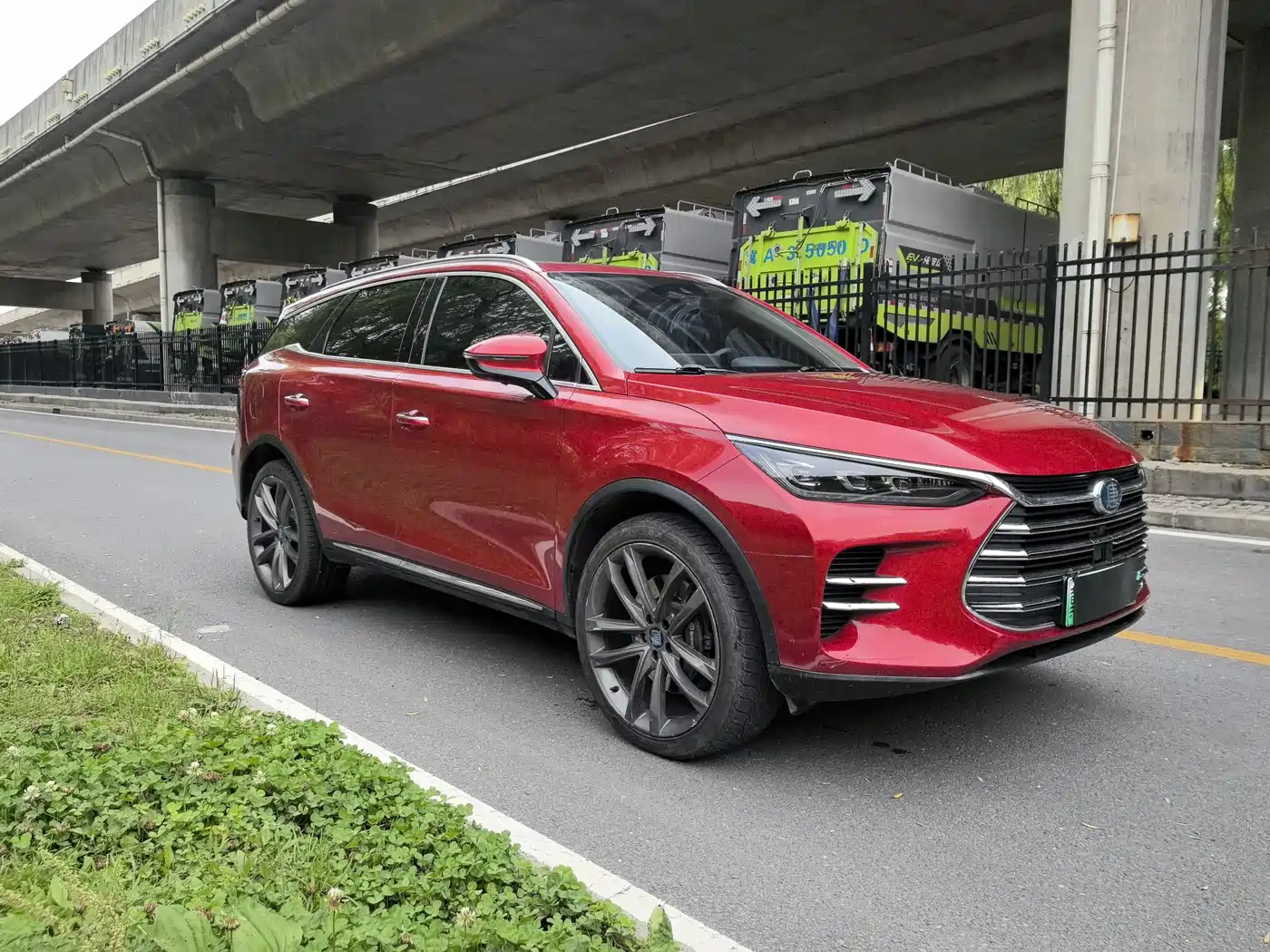 BYD Tang New Energy 2018 DM 2.0T AWD Smart Connection Enjoy Edition 7-Seater China V фото 3