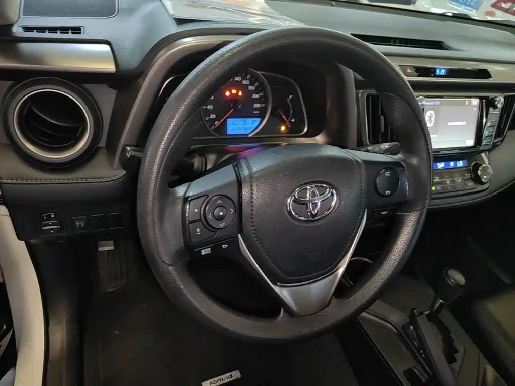 Toyota RAV4 Rongfang 2015 2.0L CVT 2WD Trend Edition фото 11