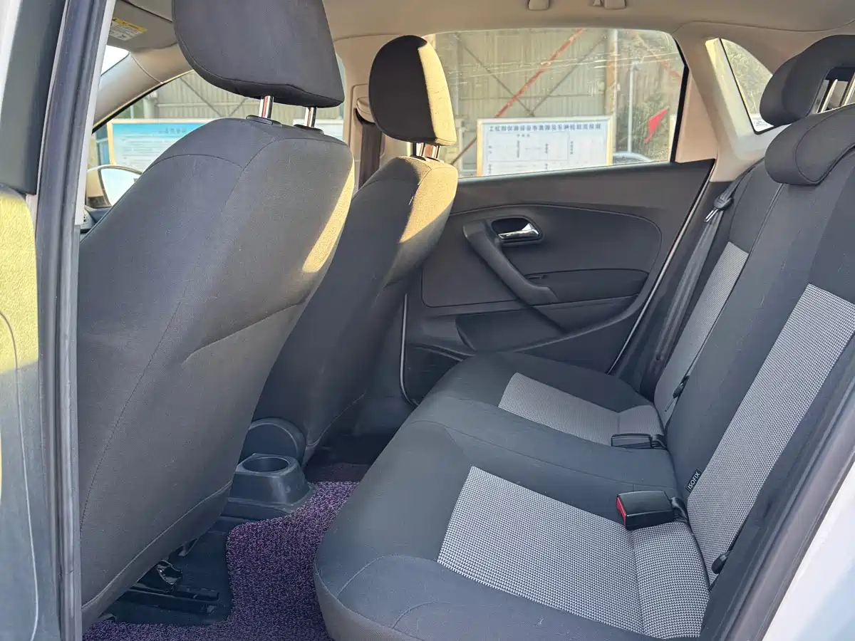 Volkswagen Polo 2016 1.4L Manual Trend фото 10