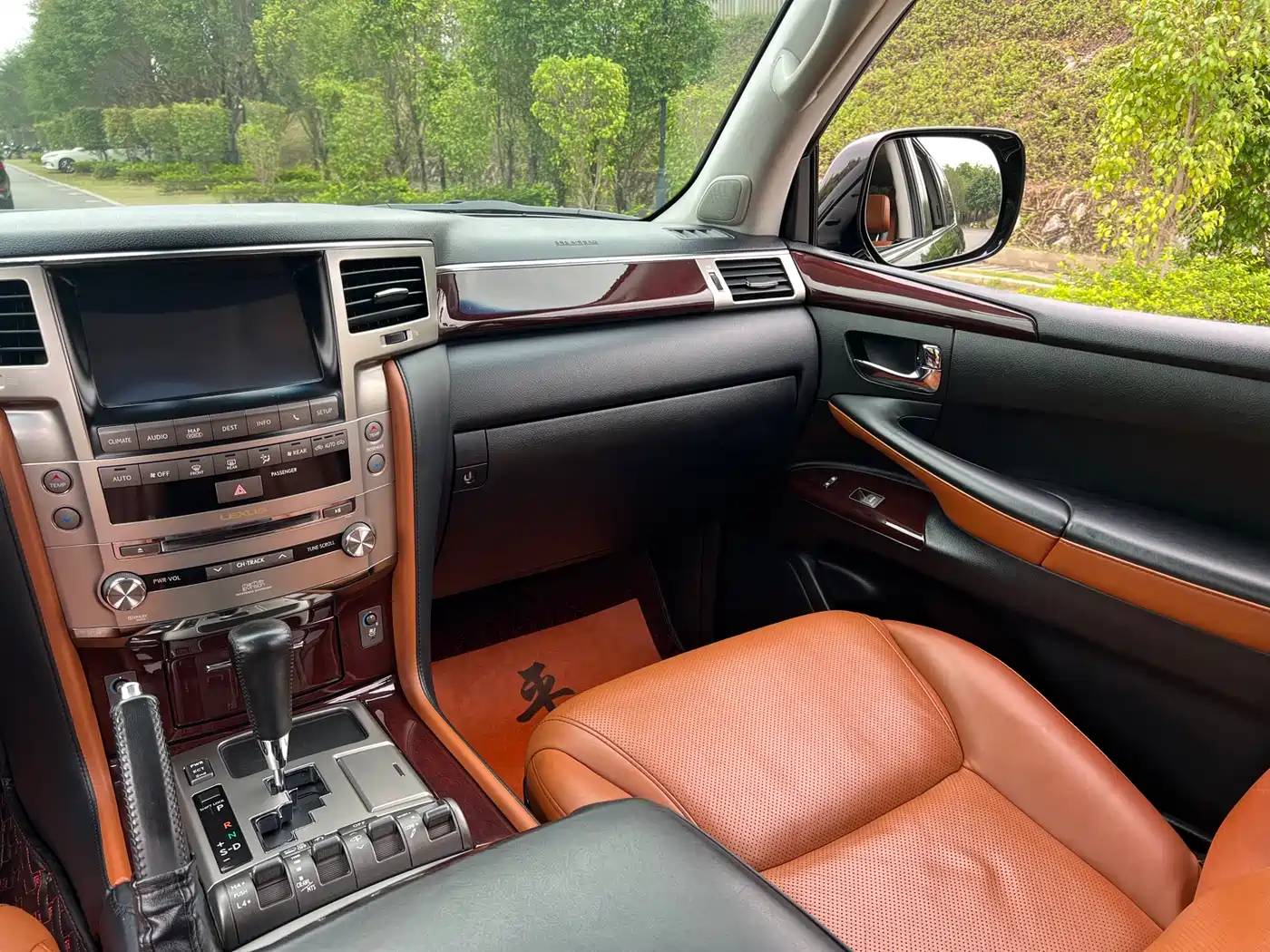 Lexus LX 2013 570 фото 18