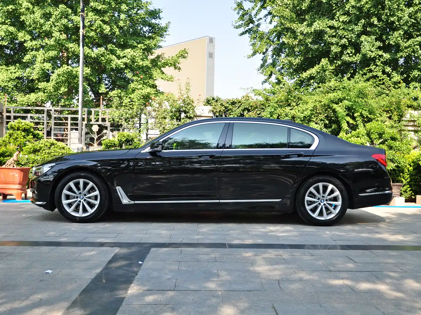 BMW 7 Series 2016 730Li Leading фото 3