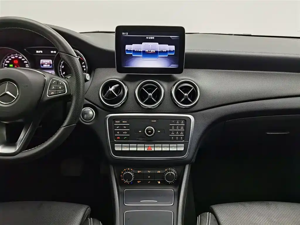 Mercedes-Benz GLA 2018 GLA 220 4MATIC Sport фото 12