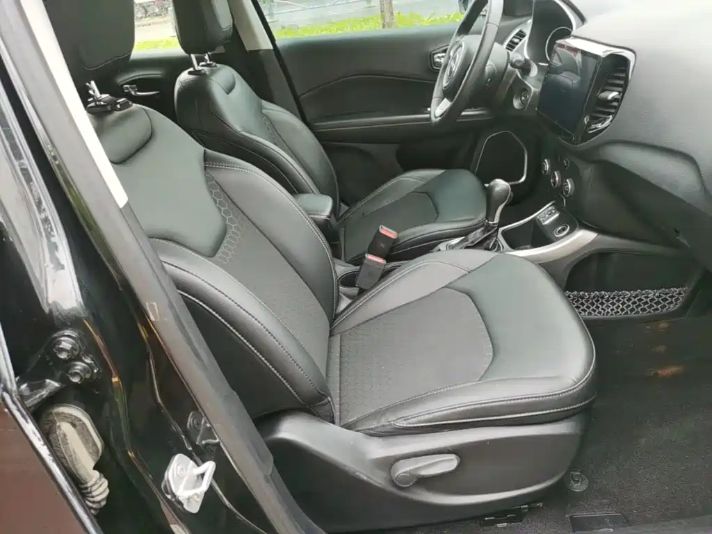 Photo 25 - Jeep Compass