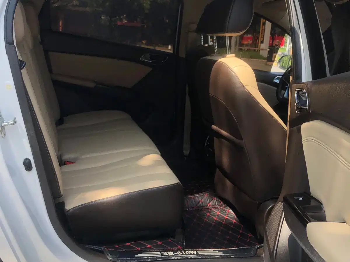 Baojun 310W 2019 2017 1.5L Manual Fashion Edition (China V)