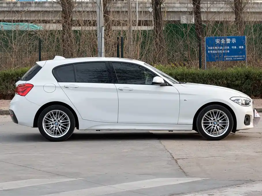 BMW 1 Series (Import) 2018 120i M Sport Package фото 6