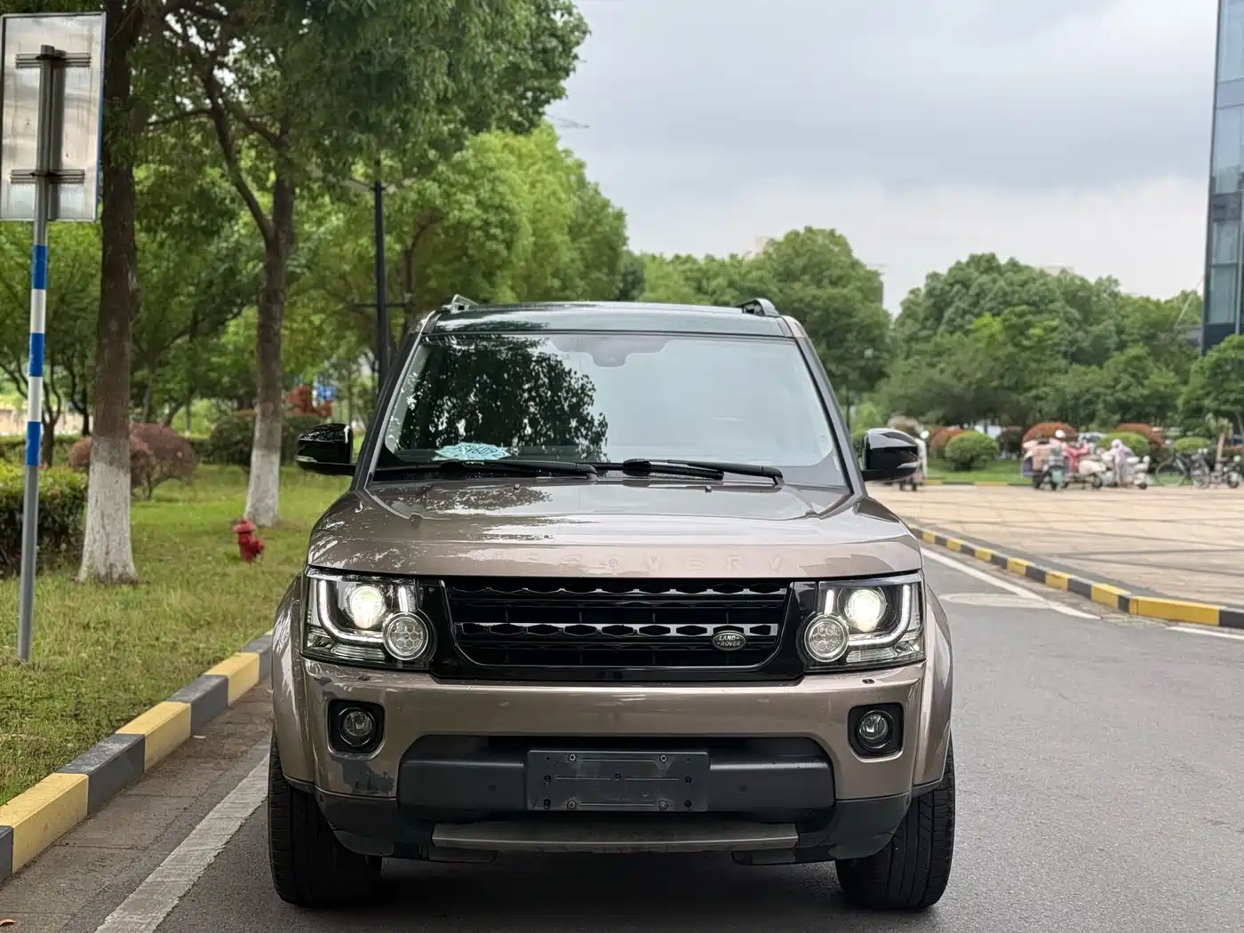 Land Rover Discovery 2016 3.0 SC V6 HSE фото 2