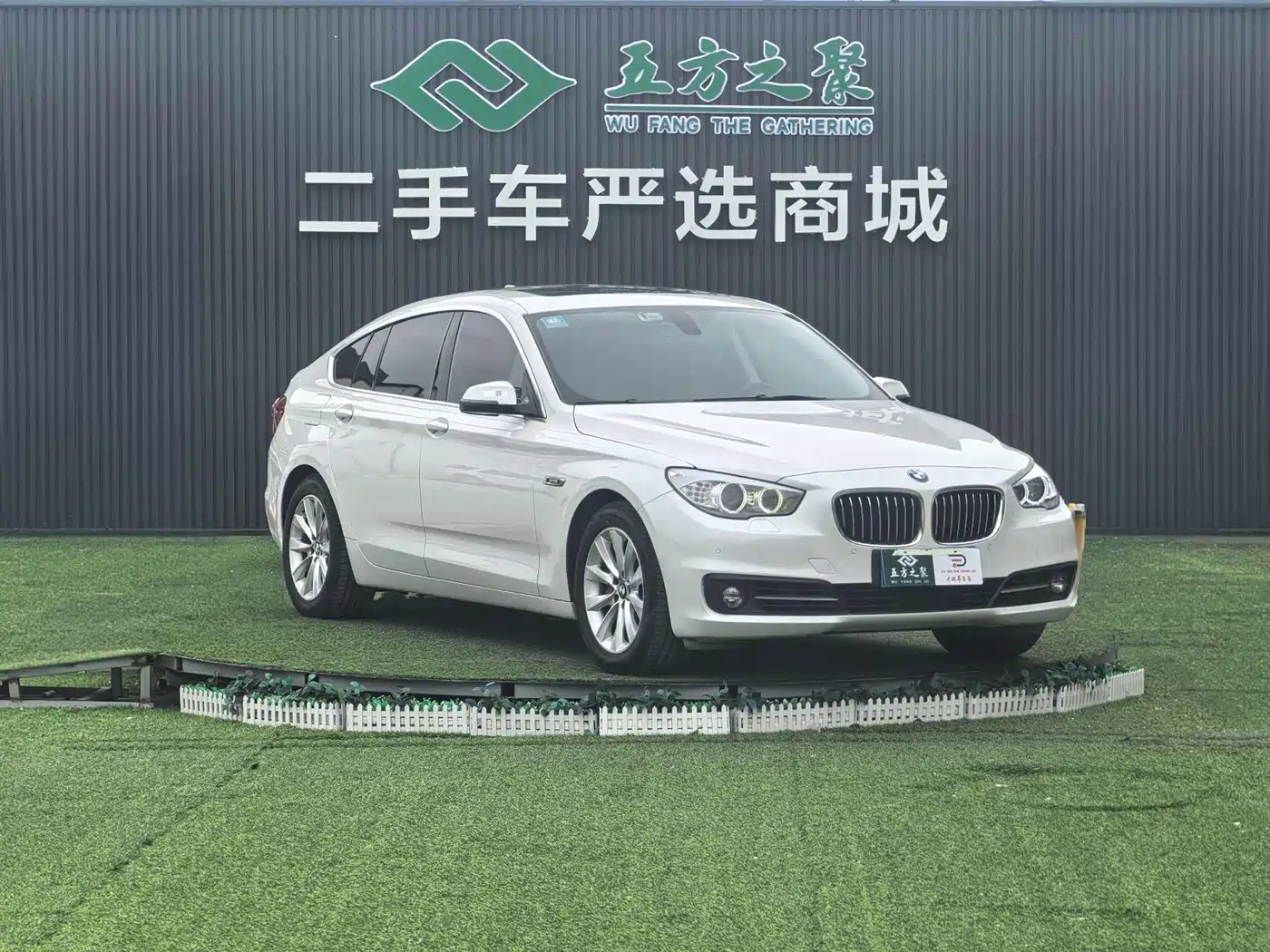 BMW 5 Series GT 2015 528i Leading фото 3