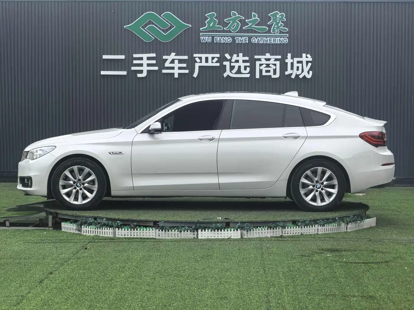 BMW 5 Series GT 2015 528i Leading фото 20