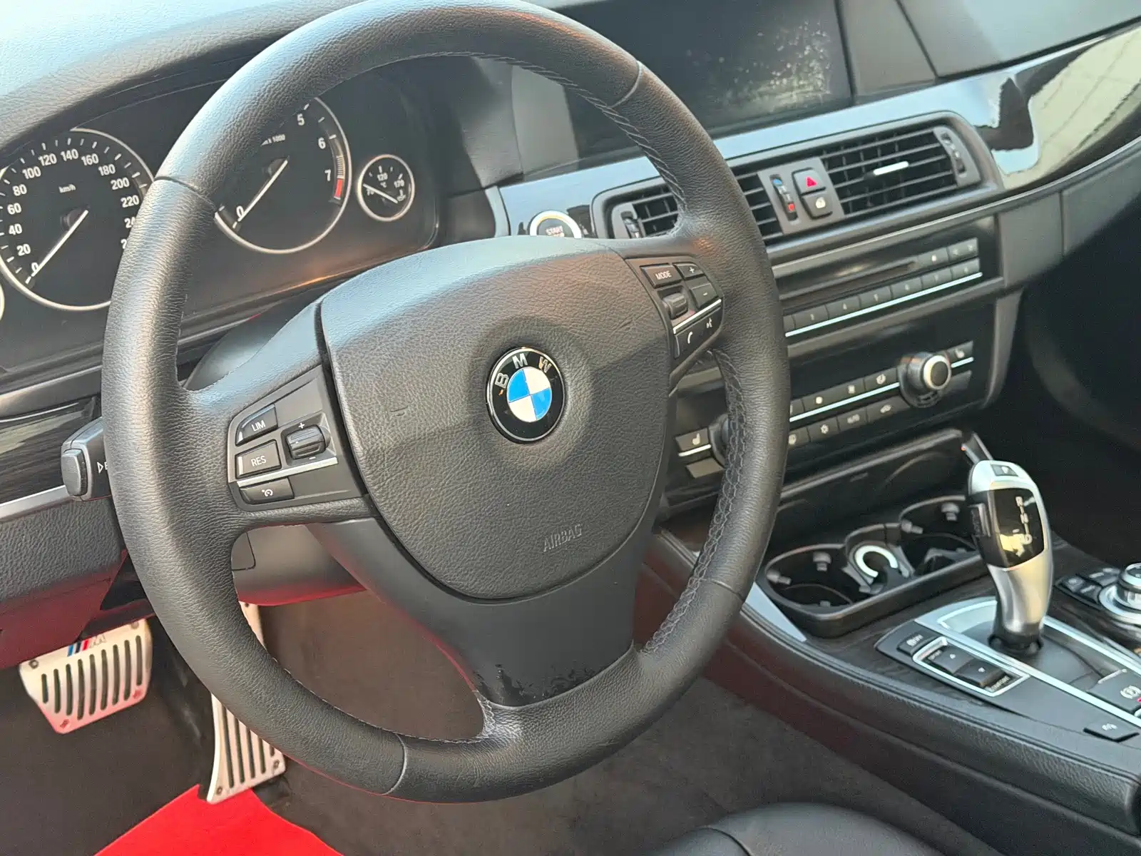 Photo 27 - BMW 5 Series
