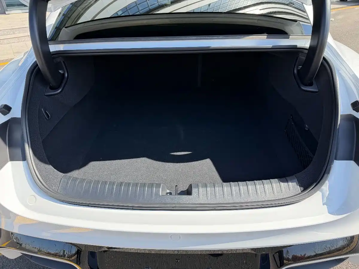 XIAOMI CAR XIAOMI SU7