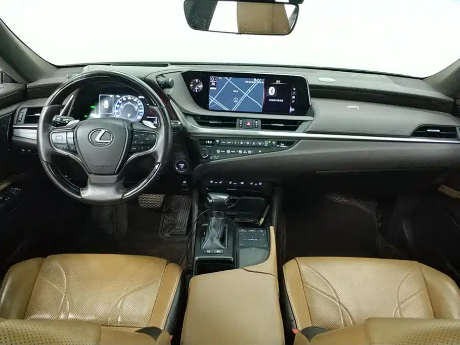 Lexus ES 2018 300h Executive Edition China V фото 12