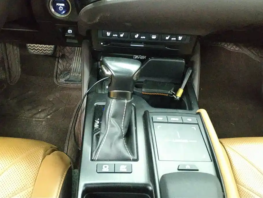Lexus ES 2018 300h Executive Edition China V фото 16