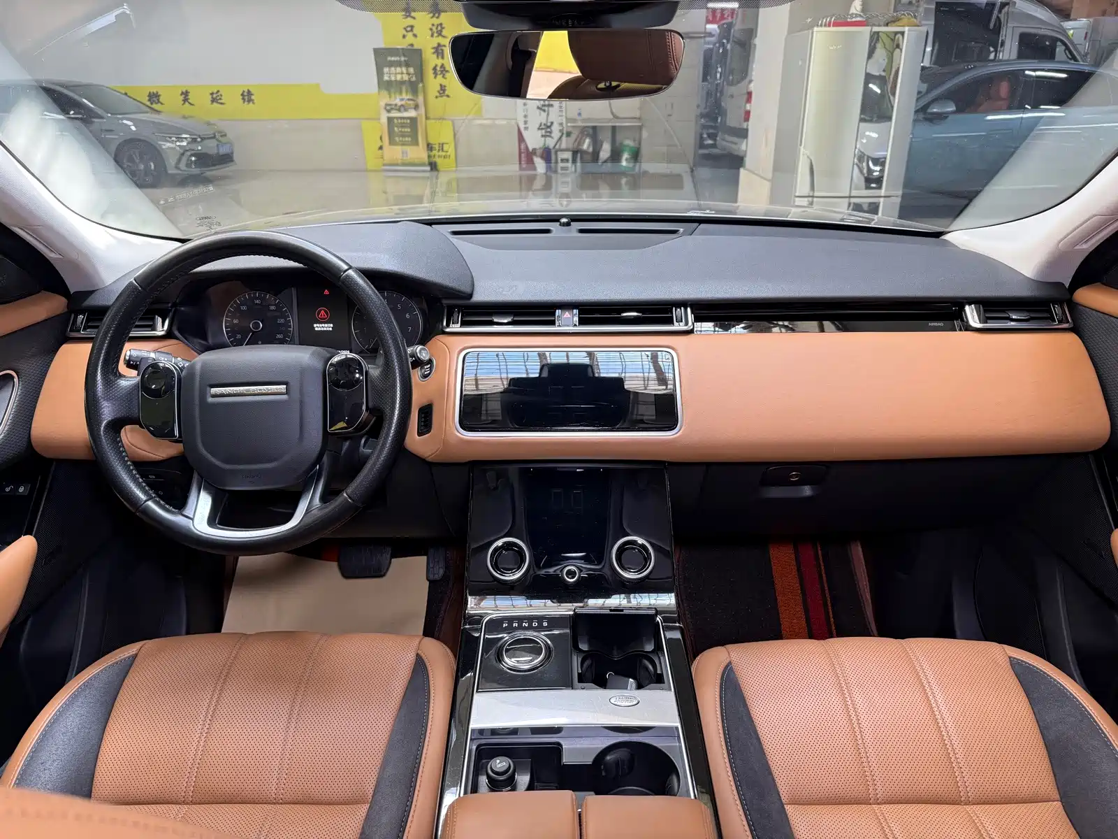 Фото 15 - Land Rover Range Rover Velar