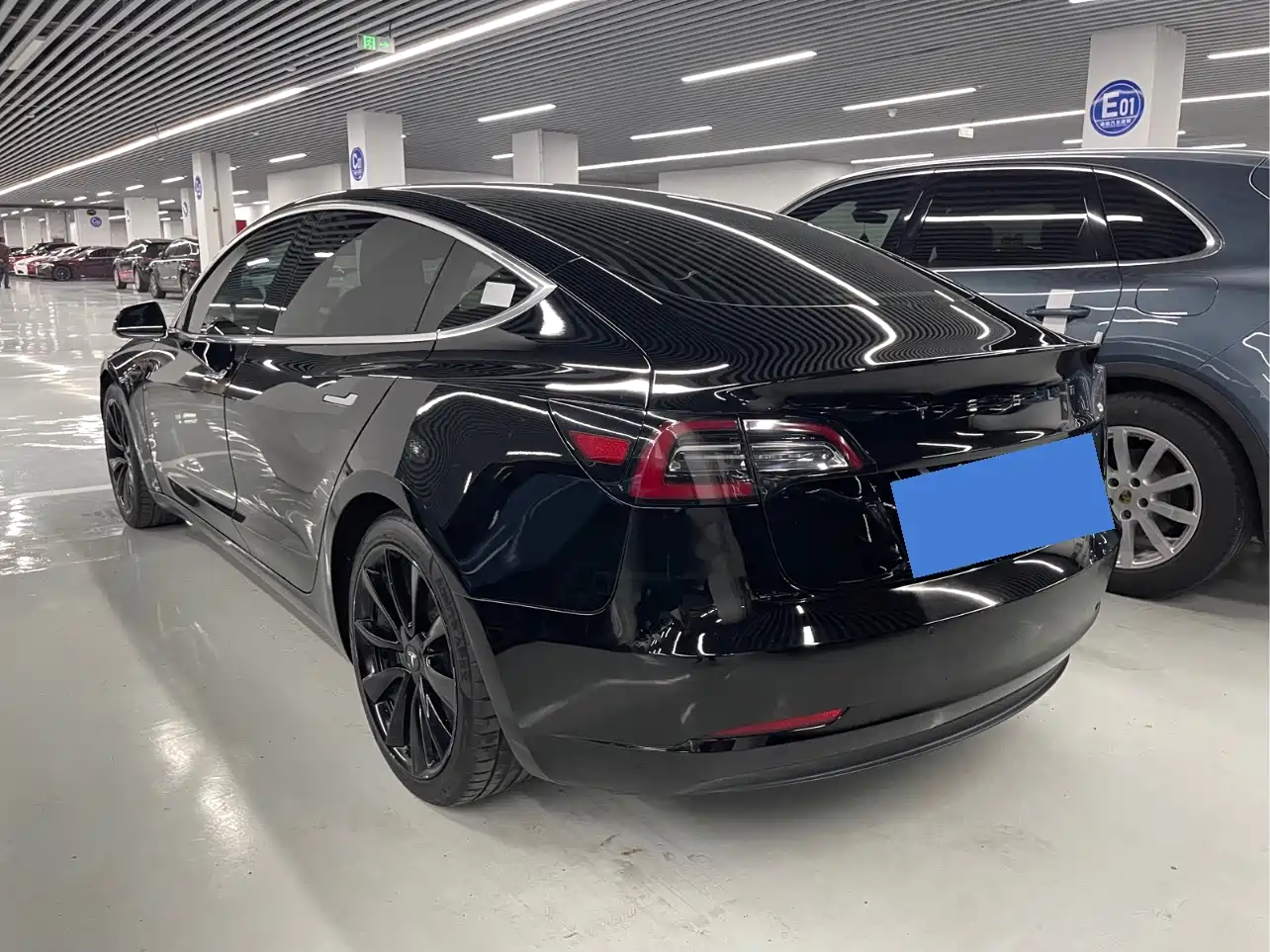 TESLA MODEL 3