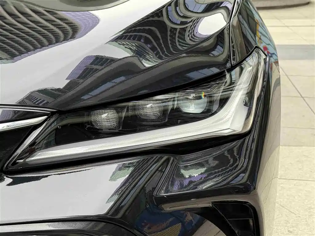 Toyota Avalon 2022 Hybrid 2.5L Luxury Edition фото 16