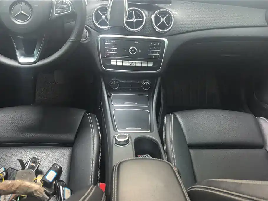 Mercedes-Benz GLA 2018 GLA 200 Dynamic фото 16