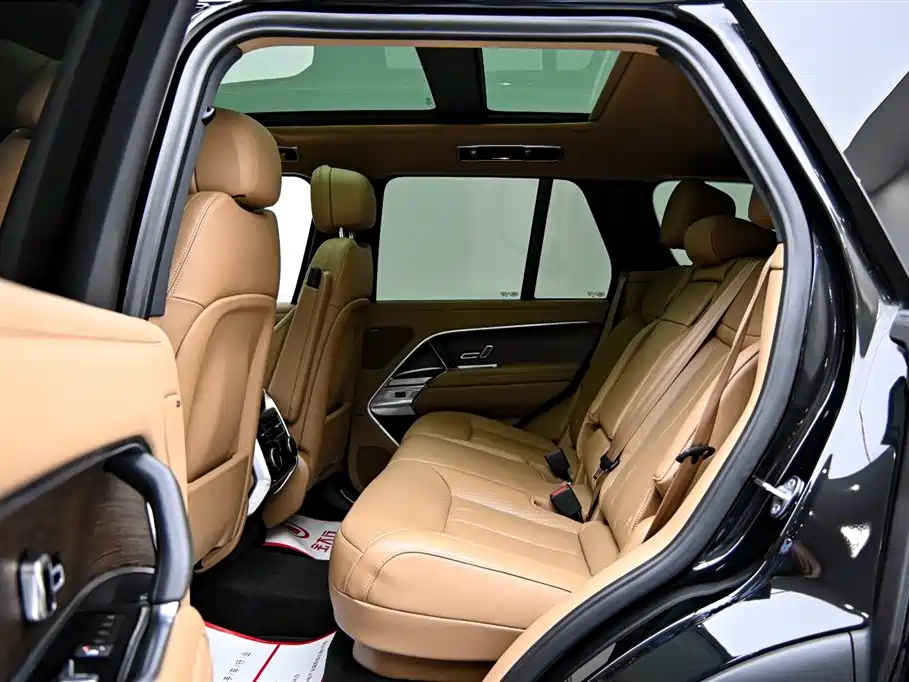 Land Rover Range Rover 2023 3.0 L6 360PS Golden Age Edition фото 12